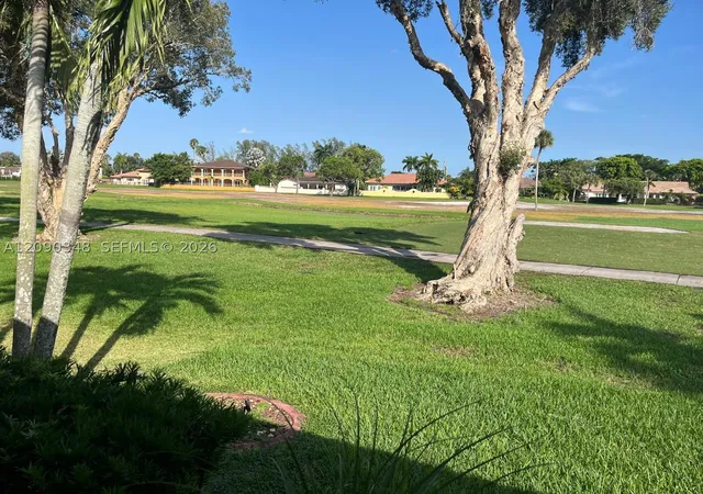 Photo 18 of Townhouse for sale at 19505 E Lake Dr, Hialeah, FL 33015 | MLS# A12090348 | Listing updated on 2026-09-19