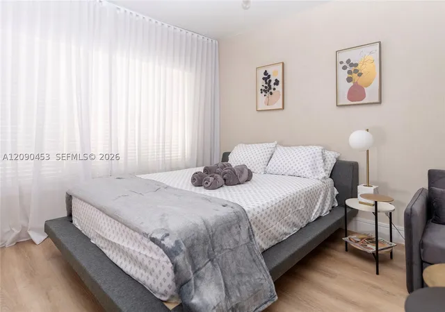 Listing Photo 4 - Condo for sale in building located at 918 Ocean Dr, Miami, FL 33139 - Unit #206