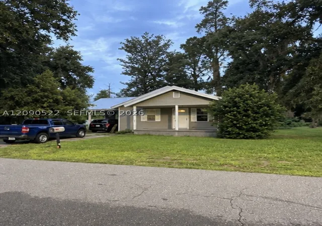 Photo 1 of Single family home for sale at 1051 Lake Dr, Lake City, FL 32055 | MLS# A12090522 | Listing updated on 2026-09-17