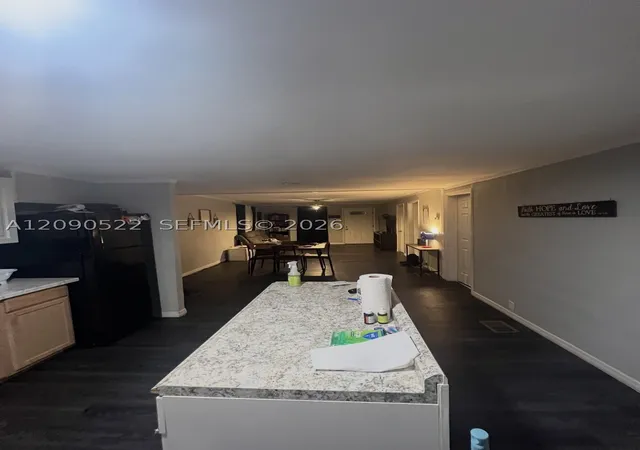 Photo 3 of Single family home for sale at 1051 Lake Dr, Lake City, FL 32055 | MLS# A12090522 | Listing updated on 2026-09-17