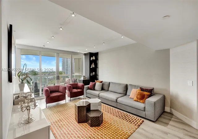 Photo 4 of Condo for sale at 21055 Yacht Clb Dr #901, Aventura, FL 33180 | MLS# A12090278 | Listing updated on 2026-09-17