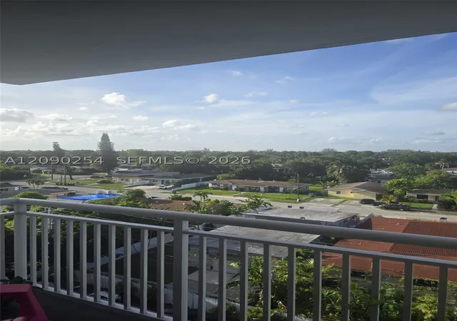 Listing Photo 4 - Condo for sale in building located at 1251 Ne 108Th St, Miami, FL 33161 - Unit #718