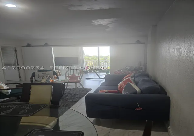 Listing Photo 5 - Condo for sale in building located at 1251 Ne 108Th St, Miami, FL 33161 - Unit #718