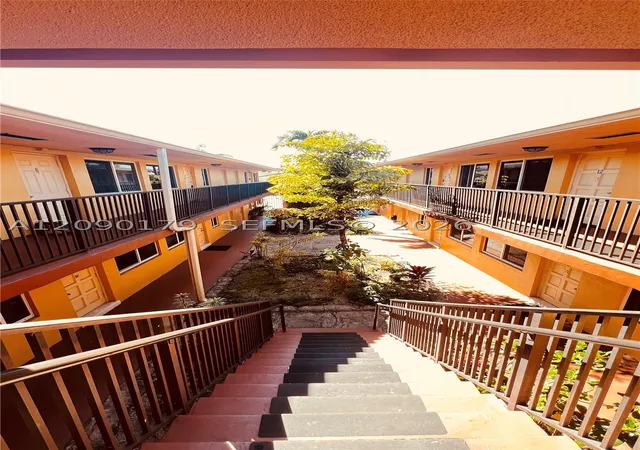 Listing Photo 5 - Condo for sale in building located at 1733 Mayo St, Hollywood, FL 33020 - Unit #11