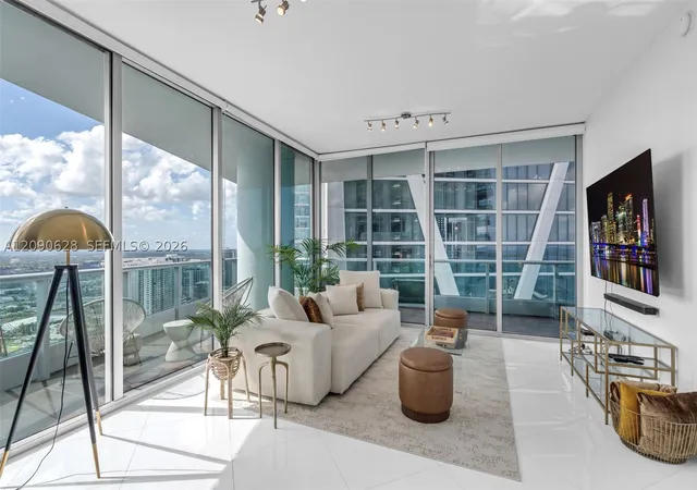 Photo 3 of Condo for sale at 900 Biscayne Blvd #4412, Miami, FL 33132 | MLS# A12090628 | Listing updated on 2026-09-17