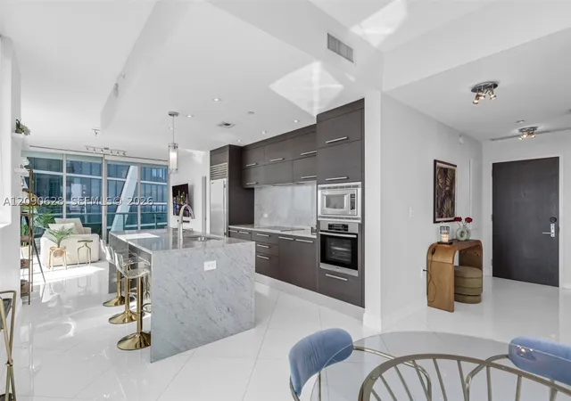 Photo 4 of Condo for sale at 900 Biscayne Blvd #4412, Miami, FL 33132 | MLS# A12090628 | Listing updated on 2026-09-17