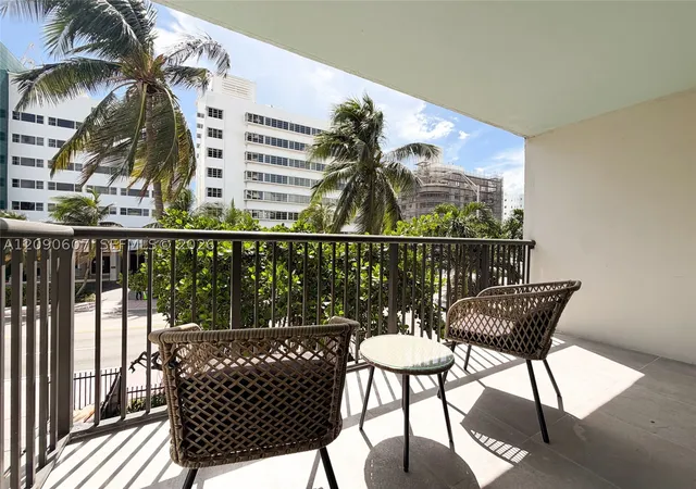 Listing Photo 4 - Condo for sale in building located at 1800 Collins Ave, Miami Beach, FL 33139 - Unit #3B