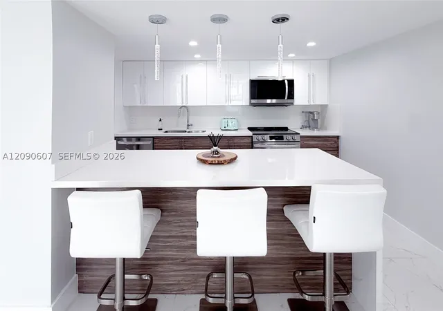 Listing Photo 5 - Condo for sale in building located at 1800 Collins Ave, Miami Beach, FL 33139 - Unit #3B