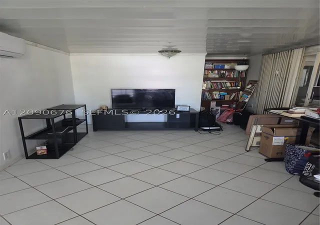 Photo 4 of Manufactured home for sale at 804 Par Dr, Pompano Beach, FL 33069 | MLS# A12090676 | Listing updated on 2026-09-17