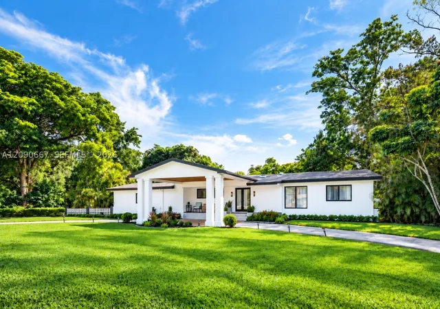 Single family home for sale at 20 N Hibiscus Ct, Plantation, FL 33317 | MLS# A12090667