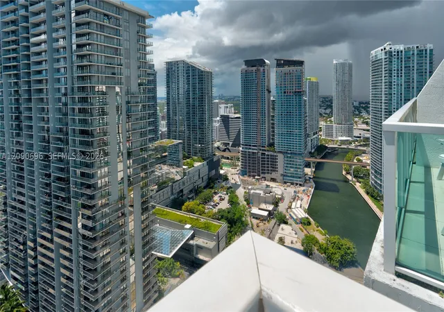 Photo 3 of Condo for sale at 41 SE 5th Street #2212, Miami, FL 33131 | MLS# A12090696 | Listing updated on 2026-09-17