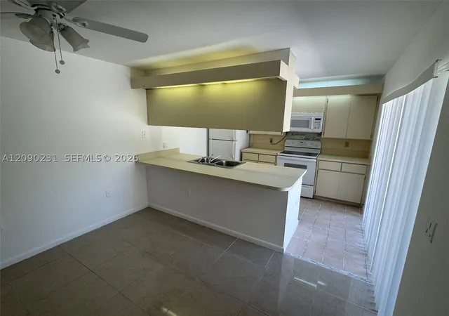 Listing Photo 4 - Condo for sale in building located at 719 Mill Vly Pl, West Palm Beach, FL 33409 - Unit #719