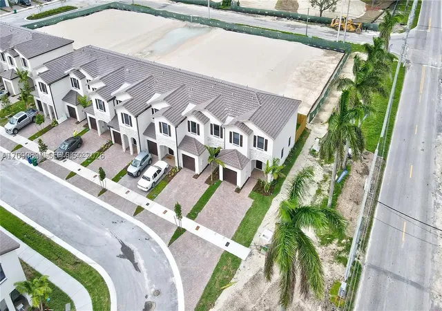Photo 3 of Townhouse for sale at 23250 Sw 131st Court, Homestead, FL 33170 | MLS# A12090801 | Listing updated on 2026-09-21