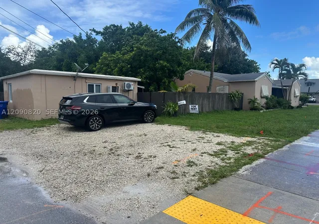 Photo 3 of Multi family home for sale at 1503 N 20th Avenue, Hollywood, FL 33020 | MLS# A12090820 | Listing updated on 2026-09-17