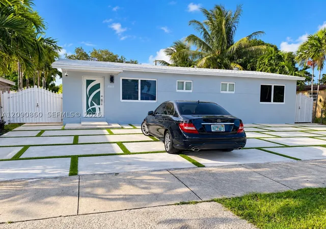 Photo 2 of Single family home for sale at 10665 Sw 6 Street, Miami, FL 33174 | MLS# A12090860 | Listing updated on 2026-09-30