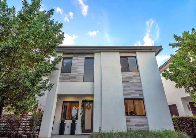 Photo 2 of Single family home for sale at 4363 Nw 81st Avenue, Doral, FL 33166 | MLS# A12089159 | Listing updated on 2026-10-05