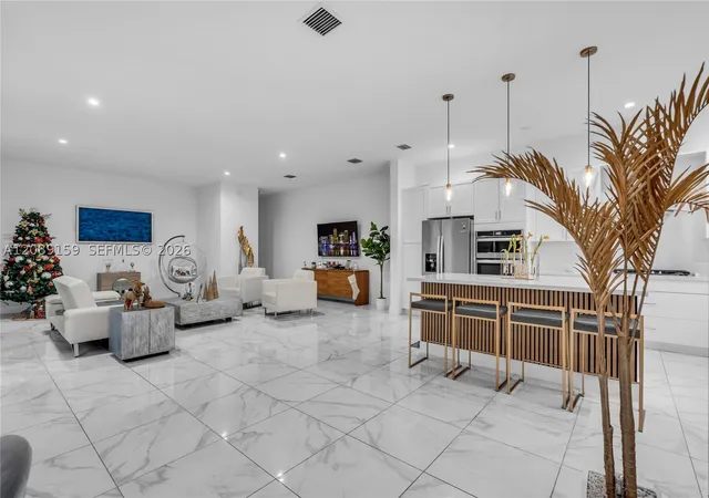 Photo 3 of Single family home for sale at 4363 Nw 81st Avenue, Doral, FL 33166 | MLS# A12089159 | Listing updated on 2026-10-05