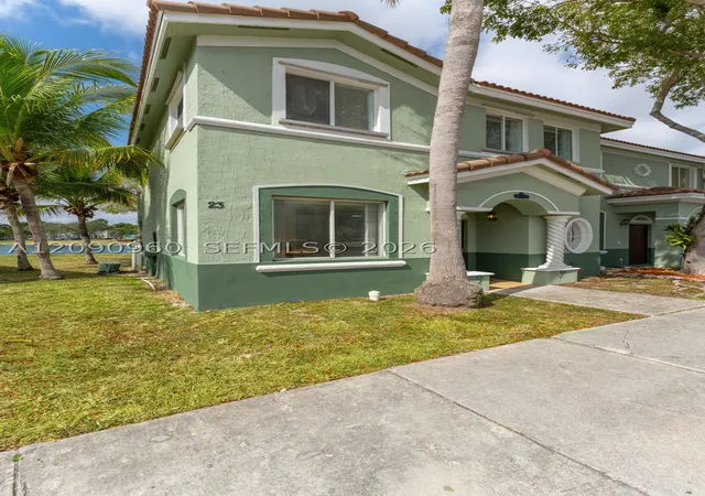 Photo 3 of Single family home for sale at 2712 Se 15th Place, Homestead, FL 33035 | MLS# A12090960 | Listing updated on 2026-09-17