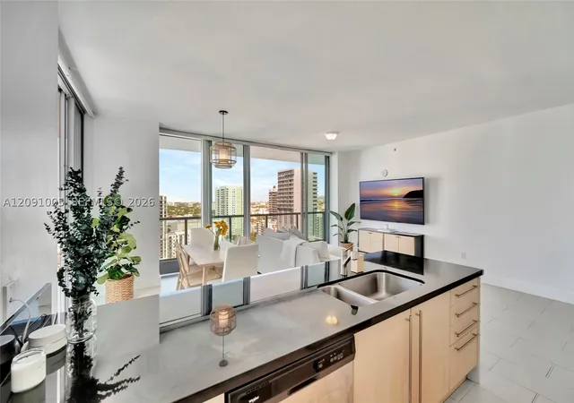 Photo 3 of Condo for sale at 79 Sw 12th Street #2201-S, Miami, FL 33130 | MLS# A12091005 | Listing updated on 2026-09-18