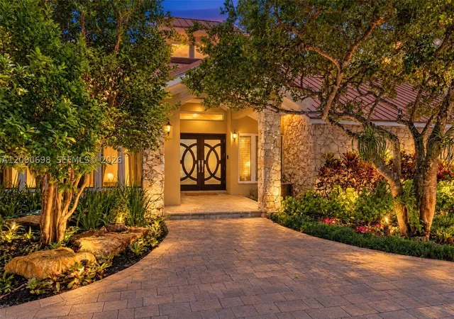 Photo 1 of Single family home for sale at 6915 Sw 101st Street, Pinecrest, FL 33156 | MLS# A12090698 | Listing updated on 2026-10-01