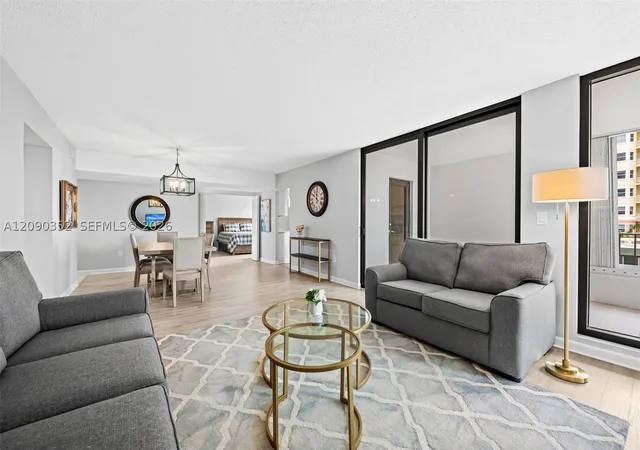 Listing Photo 3 - Condo for sale in building located at 1401 S Ocean Blvd, Fort Lauderdale, FL 33432 - Unit #407