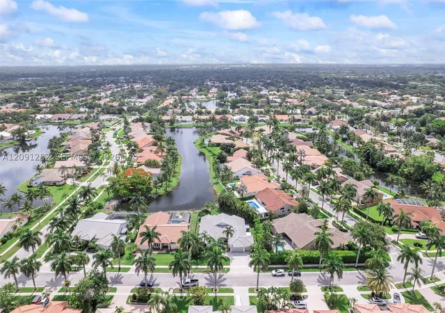 Photo 3 of Single family home for sale at 550 Nw 110th Avenue, Plantation, FL 33324 | MLS# A12091282 | Listing updated on 2026-10-05