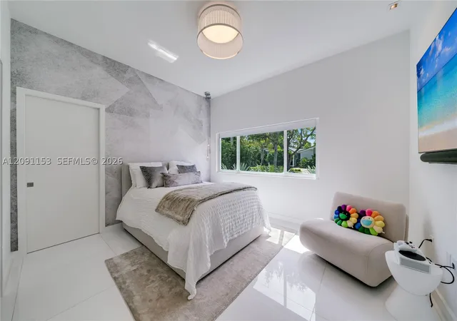 Photo 3 of Single family home for sale at 475 Woodcrest Rd, Key Biscayne, FL 33149 | MLS# A12091153 | Listing updated on 2026-09-18
