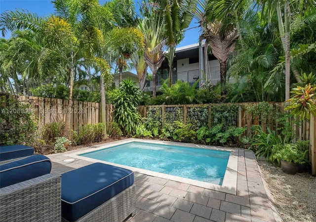 Photo 2 of Townhouse for sale at 3139 Hibiscus St #3139, Miami, FL 33133 | MLS# A12089019 | Listing updated on 2026-09-27