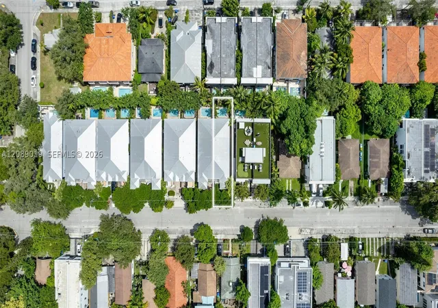Photo 3 of Townhouse for sale at 3139 Hibiscus St #3139, Miami, FL 33133 | MLS# A12089019 | Listing updated on 2026-09-27