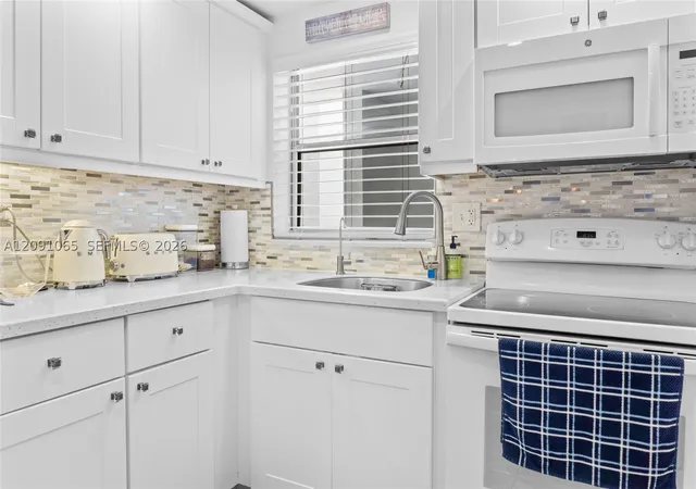 Photo 1 of Condo for sale at 1720 Jefferson St #407, Hollywood, FL 33020 | MLS# A12091065 | Listing updated on 2026-09-18