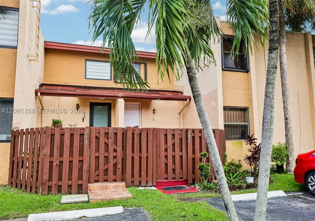 Photo 3 of Condo for sale at 241 W Park Dr #5-202, Miami, FL 33172 | MLS# A12091358 | Listing updated on 2026-10-06