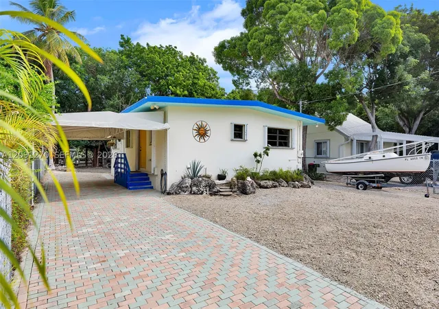 Photo 2 of Single family home for sale at 110 Indian Ave, Tavernier, FL 33070 | MLS# A12091270 | Listing updated on 2026-09-18