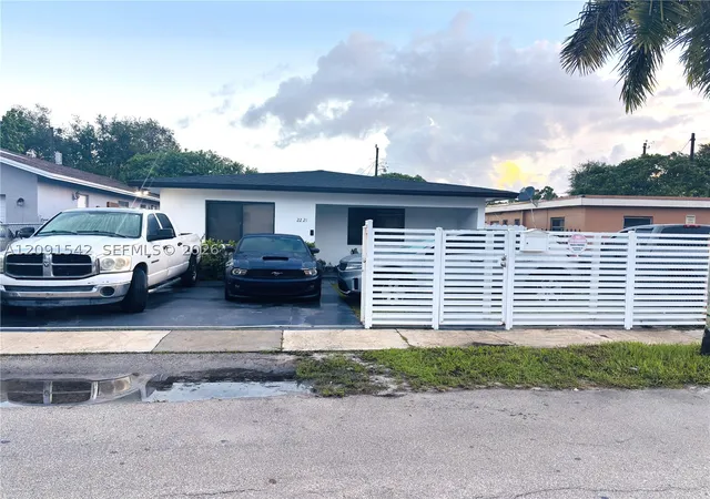 Photo 2 of Single family home for sale at 2221 Charleston St, Hollywood, FL 33020 | MLS# A12091542 | Listing updated on 2026-09-23