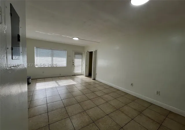 Listing Photo 5 - Condo for sale in building located at 2072 Ne 169Th St, North Miami Beach, FL 33162 - Unit #8