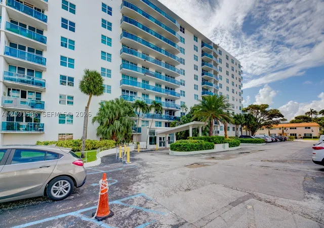 Photo 9 of Condo for sale at 7501 E Treasure Dr #4K, North Bay Village, FL 33141 | MLS# A12091586 | Listing updated on 2026-09-30