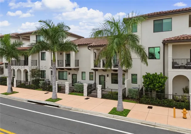 Photo 2 of Townhouse for sale at 4278 Nw 82nd Avenue, Doral, FL 33166 | MLS# A12091634 | Listing updated on 2026-09-27