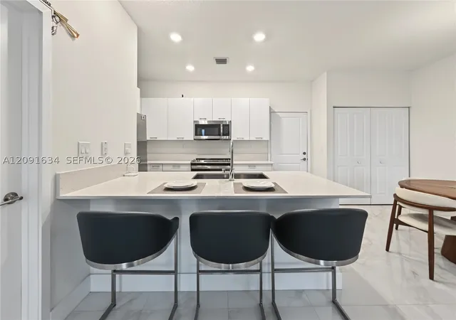 Photo 3 of Townhouse for sale at 4278 Nw 82nd Avenue, Doral, FL 33166 | MLS# A12091634 | Listing updated on 2026-09-27