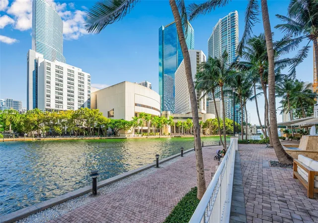 Photo 3 of Condo for sale at 31 Se 5th Street #409, Miami, FL 33131 | MLS# A12091706 | Listing updated on 2026-09-18