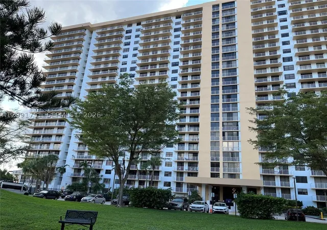 Listing Photo 2 - Condo for sale in building located at 290 174Th St, Miami, FL 33160 - Unit #611