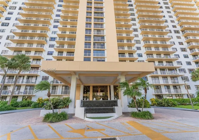 Listing Photo 3 - Condo for sale in building located at 290 174Th St, Miami, FL 33160 - Unit #611