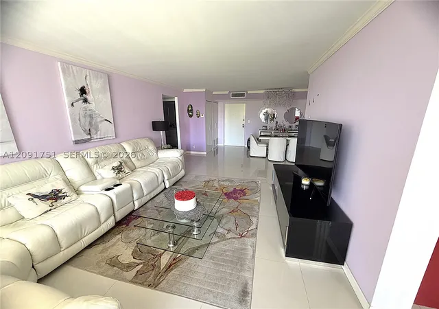 Listing Photo 5 - Condo for sale in building located at 290 174Th St, Miami, FL 33160 - Unit #611