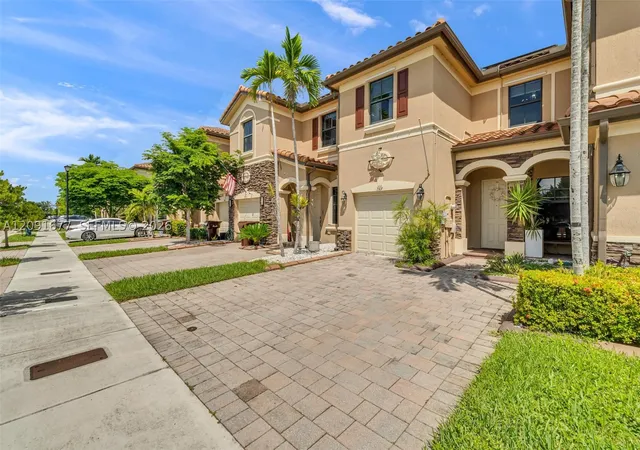 Photo 3 of Townhouse for sale at 3309 W 91st Terrace, Hialeah, FL 33018 | MLS# A12091677 | Listing updated on 2026-09-19