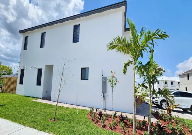 Photo 3 of Townhouse for sale at 15720 Sw 136th Way, Miami, FL 33196 | MLS# A12091717 | Listing updated on 2026-09-18