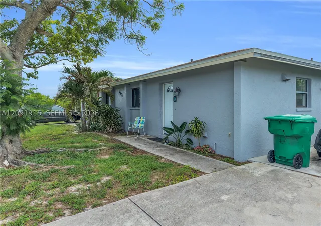 Photo 3 of House for sale at 6359 Hera St Unit #b Englewood, Englewood, FL 34224 | MLS# A12091915 | Listing updated on 2026-09-18