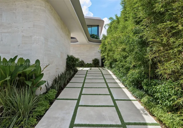 Photo 2 of Mansion for sale at 80 S Hibiscus Dr, Miami Beach, FL 33139 | MLS# A12091851 | Listing updated on 2026-09-19