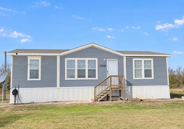 Photo 2 of Manufactured home for sale at 17826 Boney Rd, Sebring, FL 33870 | MLS# A12091954 | Listing updated on 2026-09-19