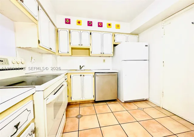 Photo 2 of Condo for sale at 1658 Bay Rd #203, Miami Beach, FL 33139 | MLS# A12091973 | Listing updated on 2026-09-19