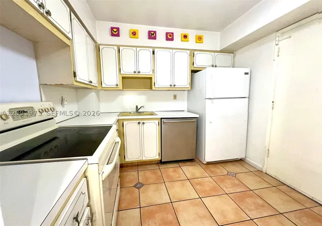 Photo 3 of Condo for sale at 1658 Bay Rd #203, Miami Beach, FL 33139 | MLS# A12091973 | Listing updated on 2026-09-19