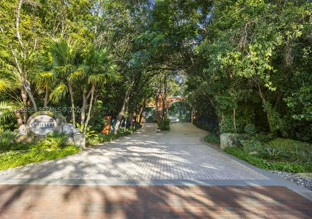 Photo 2 of Townhouse for sale at 3471 Main Hwy #1204, Coconut Grove, FL 33133 | MLS# A12091858 | Listing updated on 2026-09-22