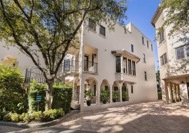 Photo 3 of Townhouse for sale at 3471 Main Hwy #1204, Coconut Grove, FL 33133 | MLS# A12091858 | Listing updated on 2026-09-22